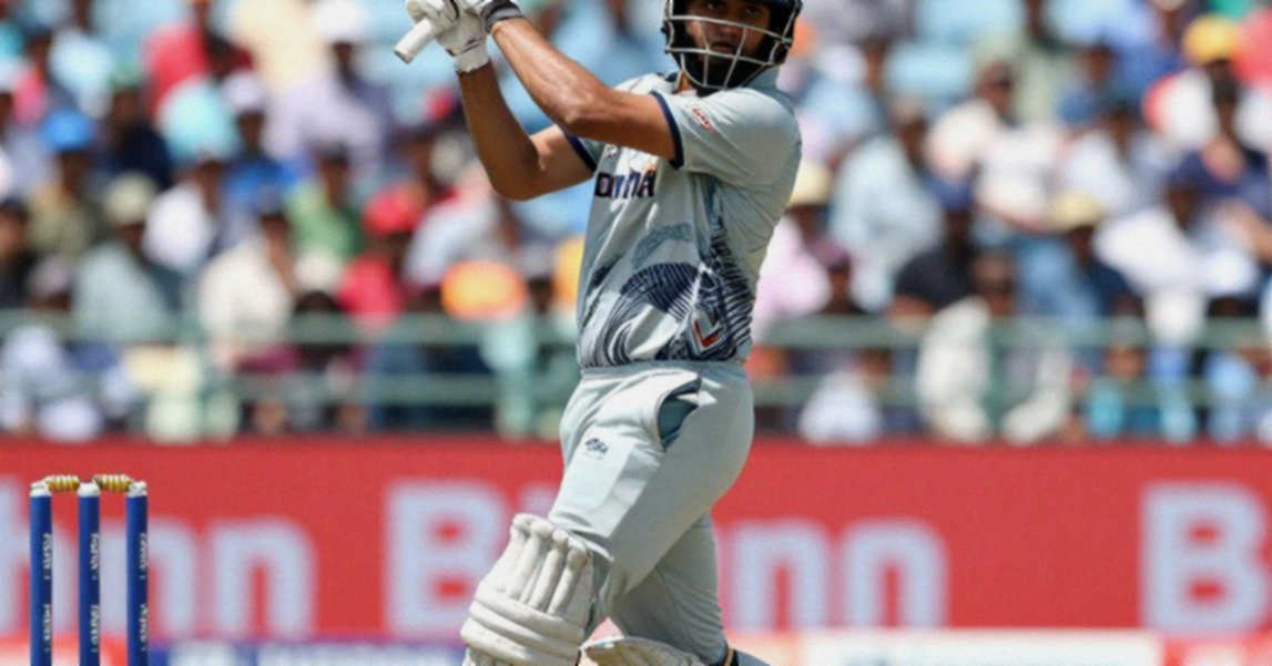 यूएई त्रिकोणीय सीरीज़: टॉस हारकर फील्डिंग में बांग्लादेश, लिटन की अनुपस्थिति में रिदवान का नेतृत्व — मेहदी की कमी बनेगी स्पिन का बड़ा संकट